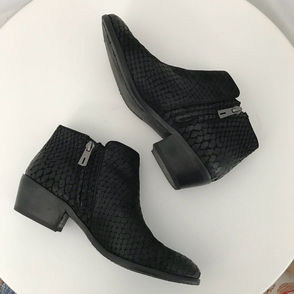 SAM EDELMAN Petty snake booties black 6